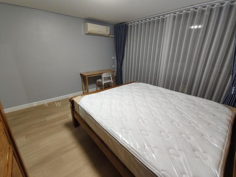 BTS ห้าแยกลาดพร้าว ซ.พหโยธิน 24 แยก 2-5, Bangkok, 20 พหลโยธิน, Jom Phon, Chatuchak, Bangkok, 4 Bedrooms, 200 sqm, Townhouse For Rent, by Pinyapach Rawatnitigunsiri, 2007689 - DDproperty.com