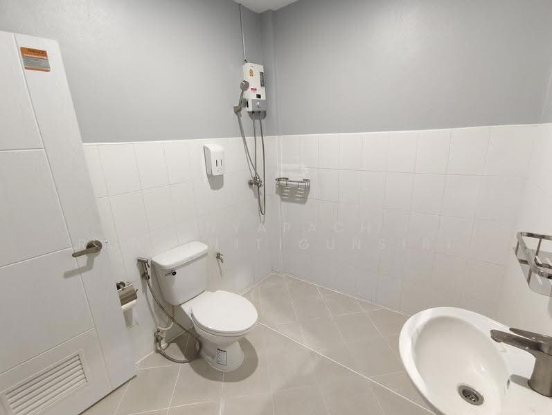 BTS ห้าแยกลาดพร้าว ซ.พหโยธิน 24 แยก 2-5, Bangkok, 20 พหลโยธิน, Jom Phon, Chatuchak, Bangkok, 4 Bedrooms, 200 sqm, Townhouse For Rent, by Pinyapach Rawatnitigunsiri, 2007689 - DDproperty.com