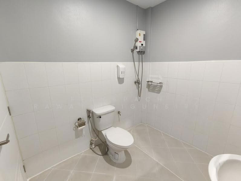 BTS ห้าแยกลาดพร้าว ซ.พหโยธิน 24 แยก 2-5, Bangkok, 20 พหลโยธิน, Jom Phon, Chatuchak, Bangkok, 4 Bedrooms, 200 sqm, Townhouse For Rent, by Pinyapach Rawatnitigunsiri, 2007689 - DDproperty.com