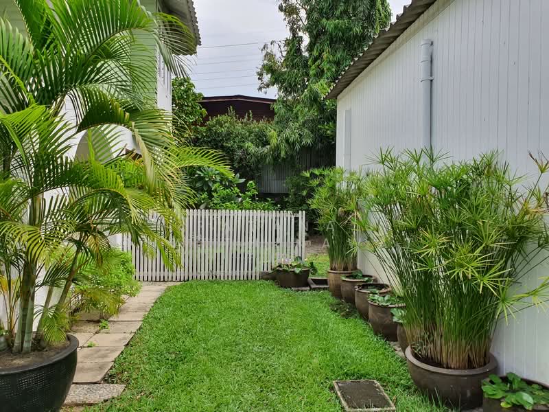 Detatch house near BTS ploenchit for rent 40,000_month, Bangkok, Sukhumvit, Thung Maha Mek, Sathon, Bangkok, 1 Bedroom, 100 sqm, Single Detached House For Rent, by Ratana Chatthinawat, 2119916 - DDproperty.com