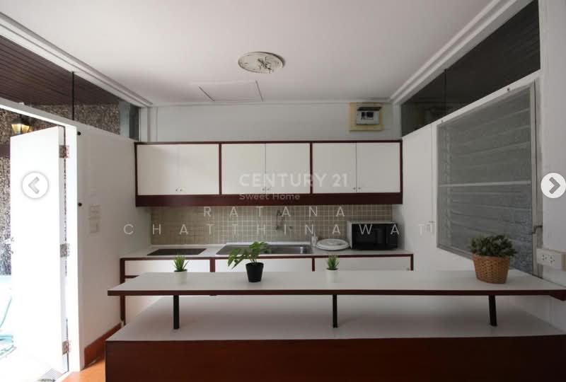 Detatch house near BTS ploenchit for rent 40,000_month, Bangkok, Sukhumvit, Thung Maha Mek, Sathon, Bangkok, 1 Bedroom, 100 sqm, Single Detached House For Rent, by Ratana Chatthinawat, 2119916 - DDproperty.com