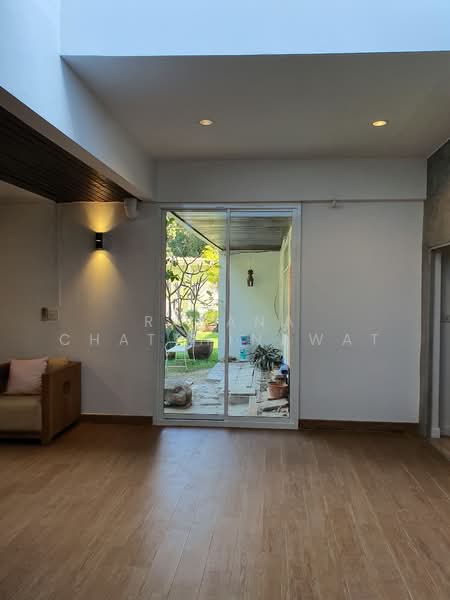 Detatch house near BTS ploenchit for rent 40,000_month, Bangkok, Sukhumvit, Thung Maha Mek, Sathon, Bangkok, 1 Bedroom, 100 sqm, Single Detached House For Rent, by Ratana Chatthinawat, 2119916 - DDproperty.com