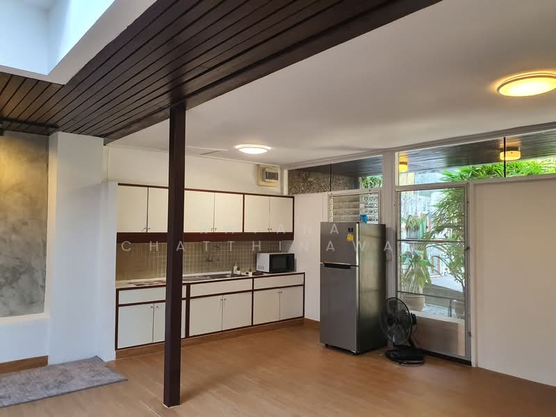 Detatch house near BTS ploenchit for rent 40,000_month, Bangkok, Sukhumvit, Thung Maha Mek, Sathon, Bangkok, 1 Bedroom, 100 sqm, Single Detached House For Rent, by Ratana Chatthinawat, 2119916 - DDproperty.com