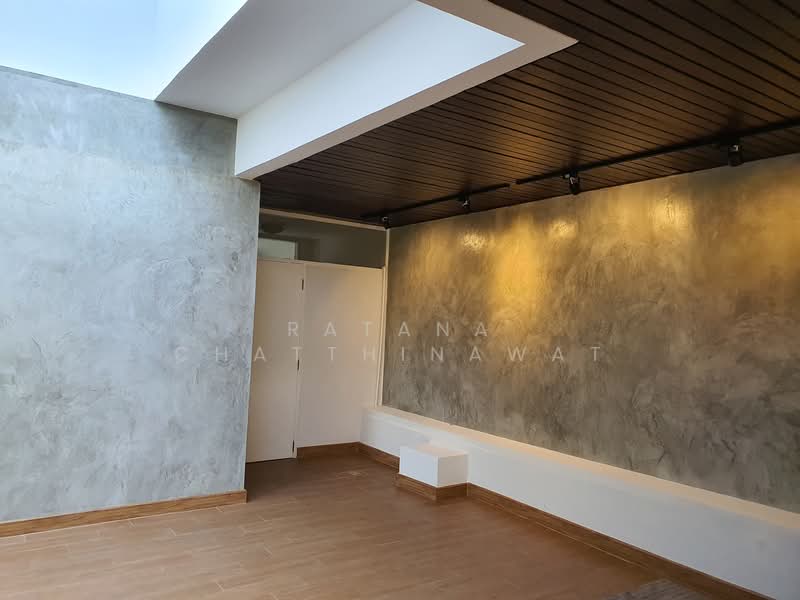 Detatch house near BTS ploenchit for rent 40,000_month, Bangkok, Sukhumvit, Thung Maha Mek, Sathon, Bangkok, 1 Bedroom, 100 sqm, Single Detached House For Rent, by Ratana Chatthinawat, 2119916 - DDproperty.com