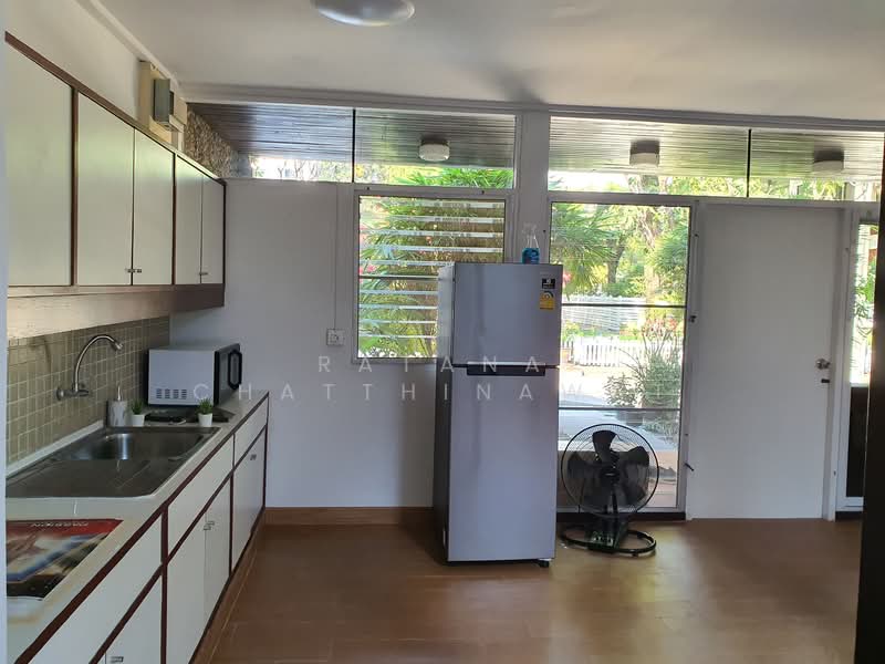 Detatch house near BTS ploenchit for rent 40,000_month, Bangkok, Sukhumvit, Thung Maha Mek, Sathon, Bangkok, 1 Bedroom, 100 sqm, Single Detached House For Rent, by Ratana Chatthinawat, 2119916 - DDproperty.com