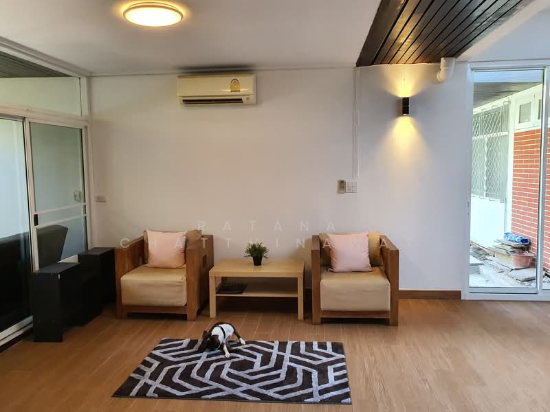 Detatch house near BTS ploenchit for rent 40,000_month, Bangkok, Sukhumvit, Thung Maha Mek, Sathon, Bangkok, 1 Bedroom, 100 sqm, Single Detached House For Rent, by Ratana Chatthinawat, 2119916 - DDproperty.com