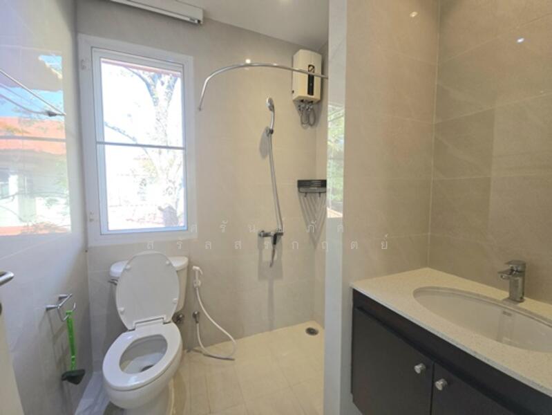 ให้เช่า - detached house, Bangkok Villa Village, for rent 40,000 -/month, area 63 sq m., Praditmanutham Road,, กรุงเทพ