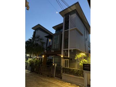 ขาย - หมู่บ้าน กู๊ดวิลล์ นาคนิวาส ซอย 30 ใกล้เซ็นทรัล อีสต์วิลล์ 3 ห้องนอน 4 ห้องน้ำ 1 ห้องทำงาน จอดรถ 4, กรุงเทพ