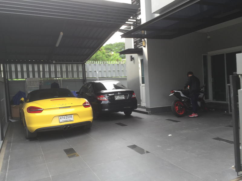 จอดรถได้ 4 คัน