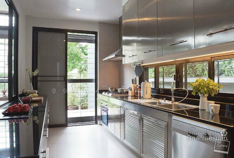 Urgent sale!! House with Land in Nak Niwat Soi 48, Ladprao, 4 bedrooms, Bangkok, Lat Phrao, Bangkok, 4 Bedrooms, 360 sqm, Single Detached House For Sale, by Pornthip Flavell, 2766566 - DDproperty.com