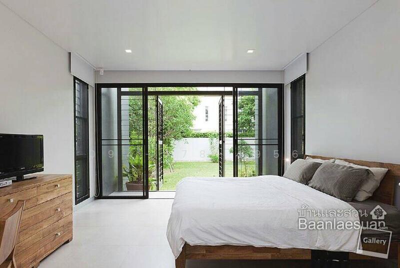 Urgent sale!! House with Land in Nak Niwat Soi 48, Ladprao, 4 bedrooms, Bangkok, Lat Phrao, Bangkok, 4 Bedrooms, 360 sqm, Single Detached House For Sale, by Pornthip Flavell, 2766566 - DDproperty.com