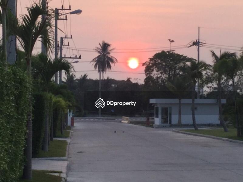 Palm Villas entry at Sunrise