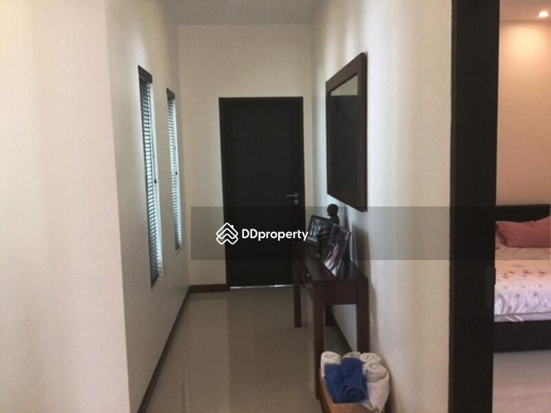 Walkway to bedroom area