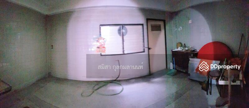 ครัวชั้น 1 ด้านใน และมีส่วนซักล้างด้านหลังบ้านอีก