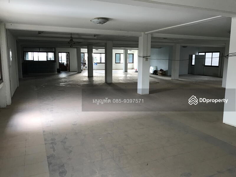 บรรยากาศภายในอาคาร โอ่โถง