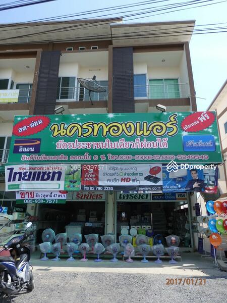 ด้านหน้าตึก 2 คูหาที่ขายเป็นห้องหัวมุม