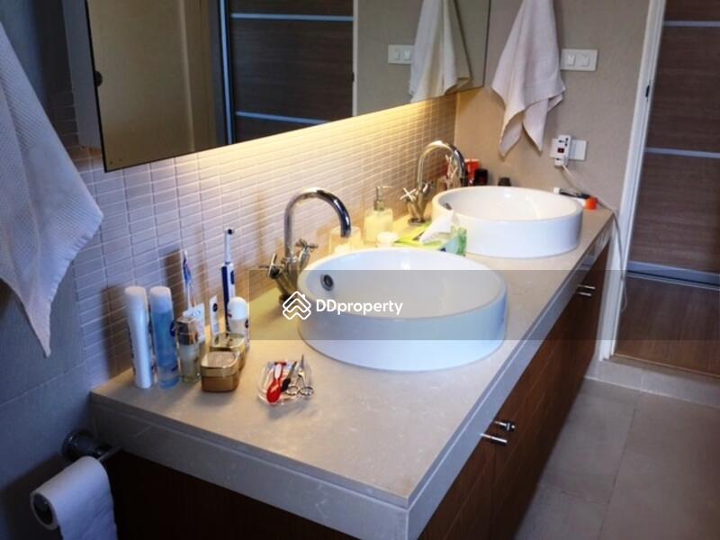 En-suite master bathroom