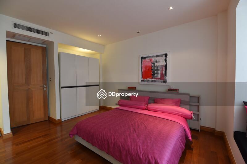 Spacious master bedroom