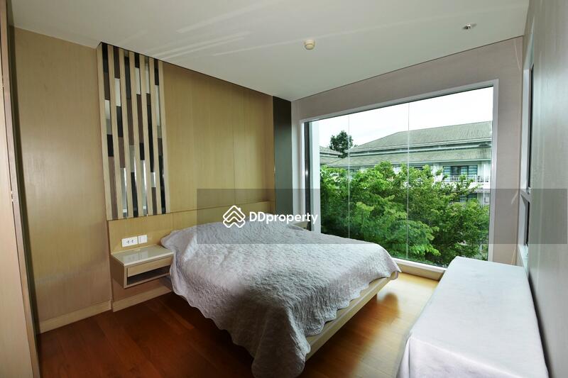 Large bedroom