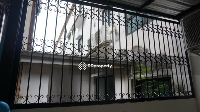 รั้วรอบขอบชิด