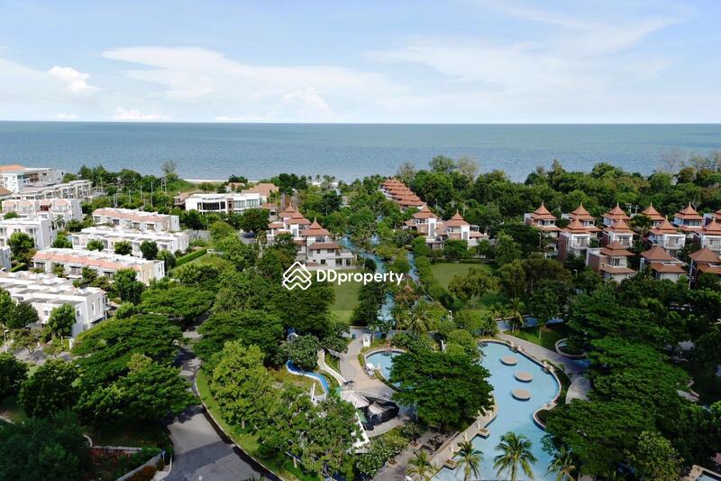 Beachfront Condo in Hua Hin with Stunning Ocean View, Prachuap Khiri Khan, Phetkasem Rd., Hua Hin, Hua Hin, Prachuap Khiri Khan, 2 Bedrooms, 130 sqm, Condo For Rent, by Orachorn Khamluan, 4485317 - Balcony view to seaside - DDproperty.com