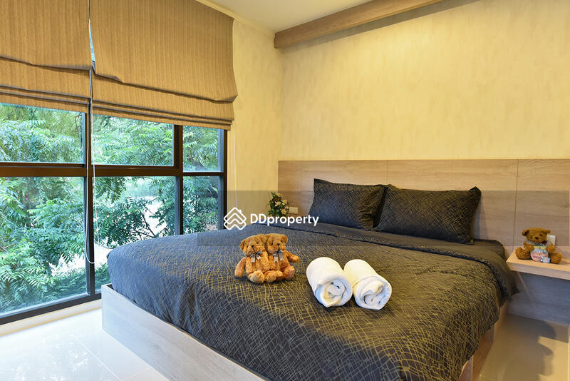 Spacious master bedroom