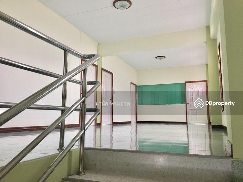 โฮมออฟฟิศ บางระมาด ตลิ่งชัน, Bangkok, 333 พุทธมณฑล สาย 1, Bang Ra Mat, Taling Chan, Bangkok, , 672 sqm, Shophouse For Sale, by มานัส พรมฮวด, 4595522 - บันได ทางขึ้น ชั้น 2 - DDproperty.com