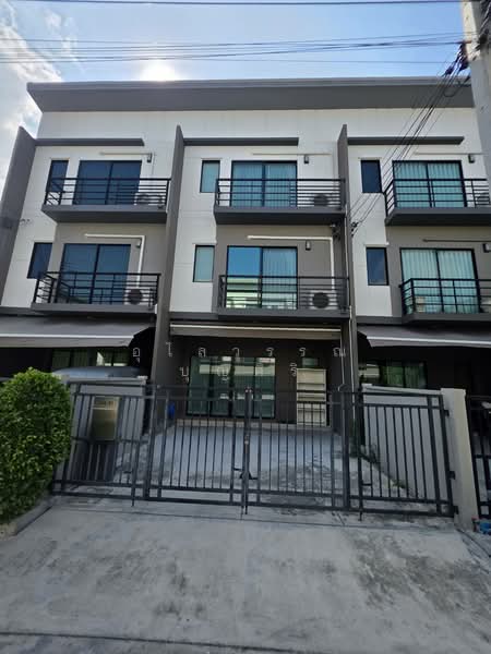 Baan Klang Muang Srinakarin – Onnut, Bangkok, 174 Soi On Nut 70/1, Prawet, Prawet, Bangkok, 3 Bedrooms, 160 sqm, Townhouse For Sale, by Ulaiwan Boonsiri, 500001166 - DDproperty.com