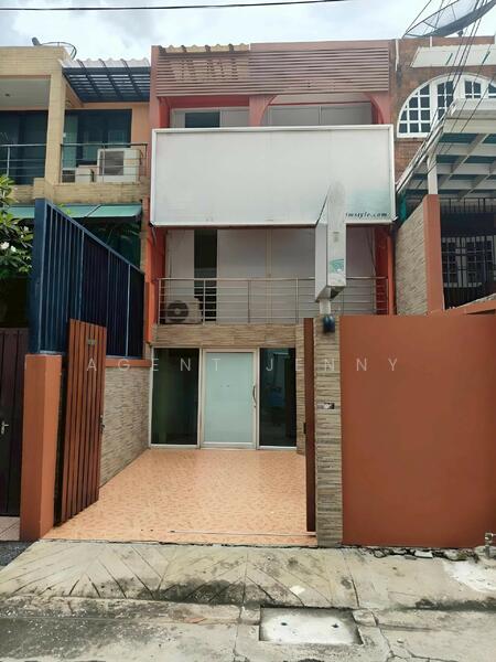 For Rent - ให้เช่าทาวน์เฮ้าส์ 3 ชั้น ตรงข้ามซอยทองหล่อ 25 (SPSJN198), Bangkok