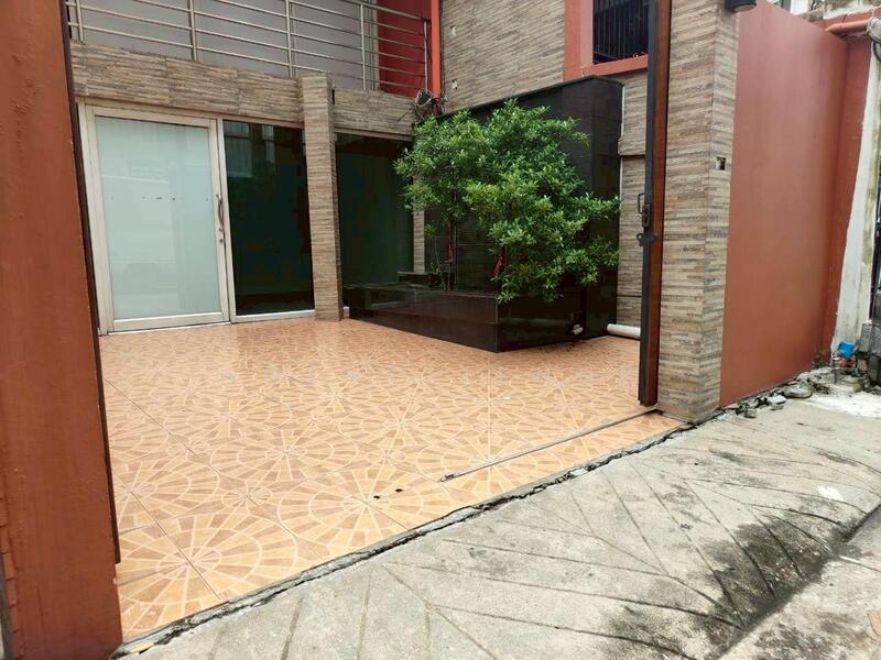 For Rent - ให้เช่าทาวน์เฮ้าส์ 3 ชั้น ตรงข้ามซอยทองหล่อ 25 (SPSJN198), Bangkok