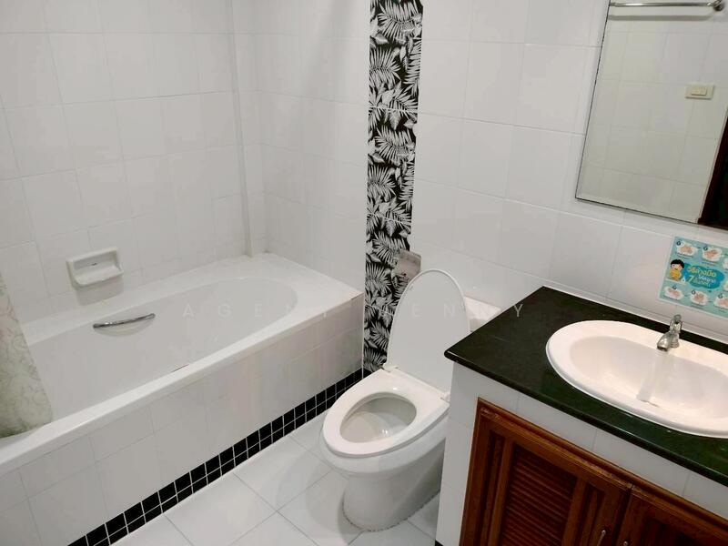 For Rent - ให้เช่าทาวน์เฮ้าส์ 3 ชั้น ตรงข้ามซอยทองหล่อ 25 (SPSJN198), Bangkok