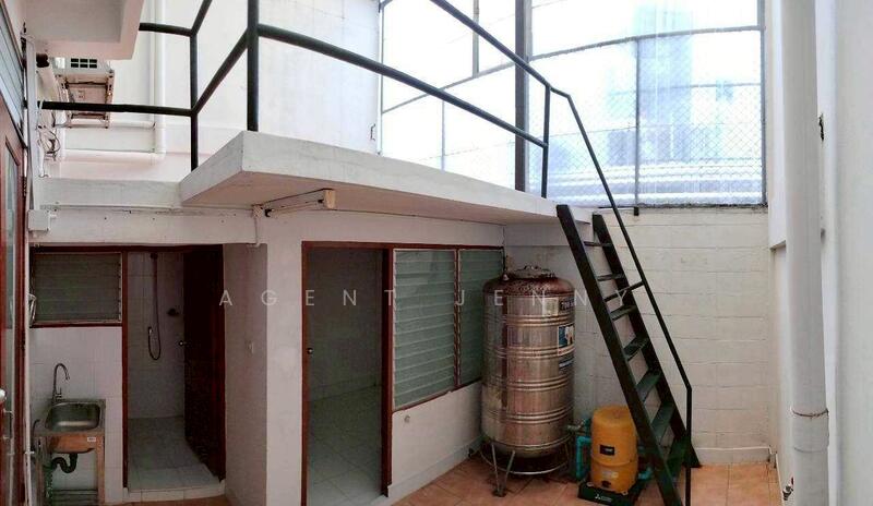 For Rent - ให้เช่าทาวน์เฮ้าส์ 3 ชั้น ตรงข้ามซอยทองหล่อ 25 (SPSJN198), Bangkok