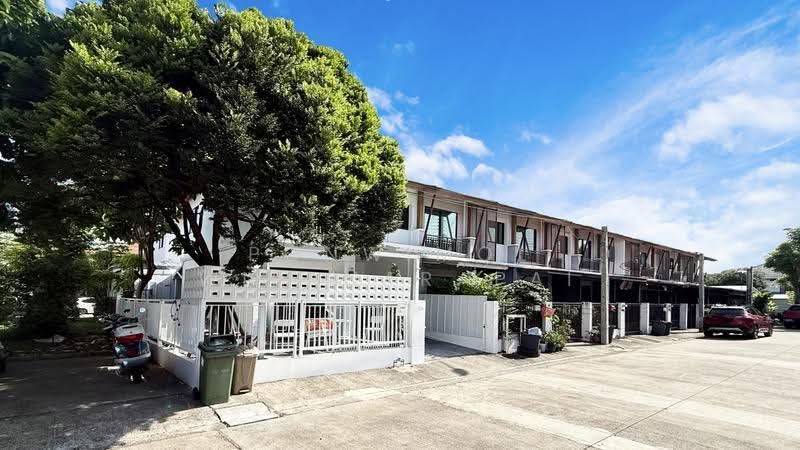 Pruksa Ville 73 Patthanakan, Bangkok, Soi Pattanakarn 38, Suan Luang, Bangkok, 3 Bedrooms, 110 sqm, Townhouse For Sale, by Ponwimol Wipanarapai, 500002468 - DDproperty.com