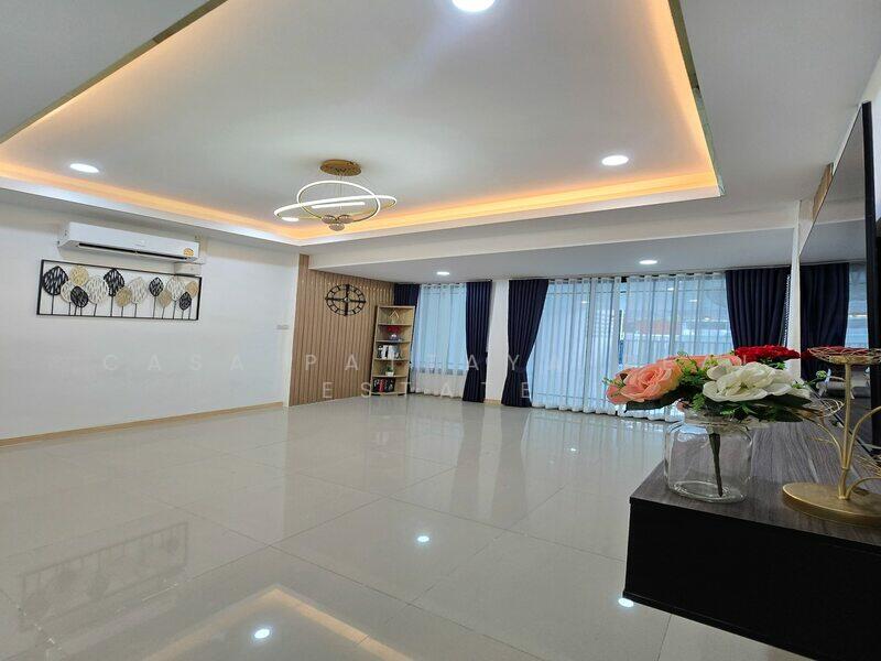 ขาย - ทาวน์เฮาส์สุดคุ้ม ทำเลทอง ซอยสยาม, ชลบุรี