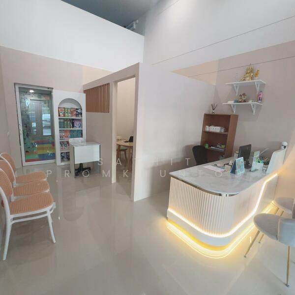 ขาย - เซ้งกิจการ ติวเตอร์ 3.5 ชั้น Market Avenue แจ้งวัฒนะ-ราชพฤกษ์, นนทบุรี