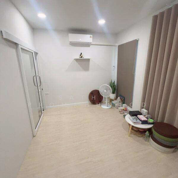 ขาย - เซ้งกิจการ ติวเตอร์ 3.5 ชั้น Market Avenue แจ้งวัฒนะ-ราชพฤกษ์, นนทบุรี