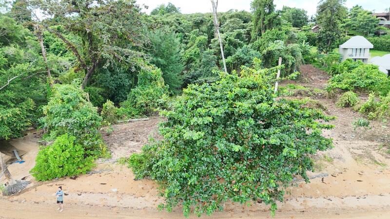 หาดสวยมีธารน้ำออกทะเล