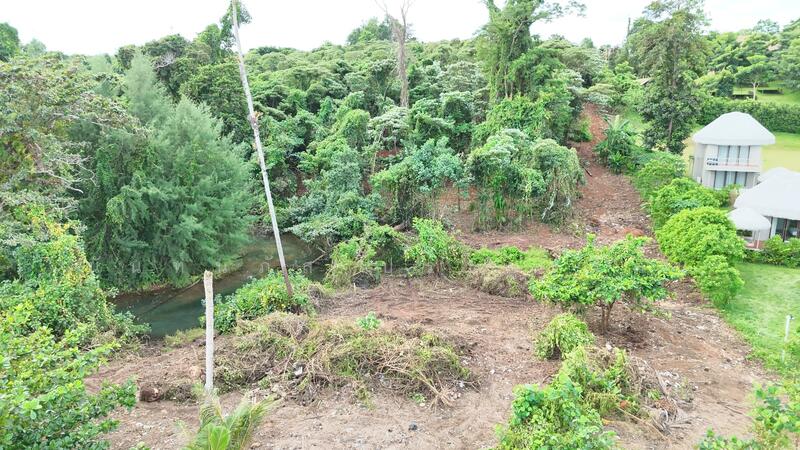 ติดเดอะหมากตราดฝั่งขวาฝั่งซ้ายติดธารน้ำ