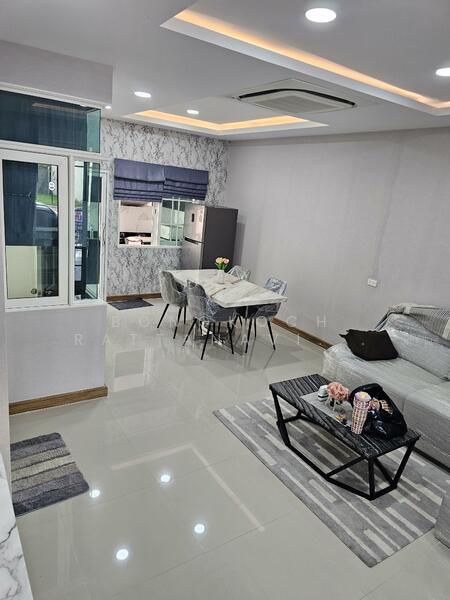 ห้องโถงรับแขกและห้องรับประทานอาหาร