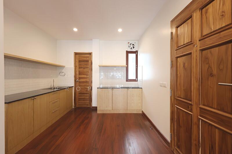 For Rent - Apartment Building 220 Sukhumvit Soi 1, Bangkok