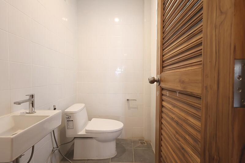 For Rent - Apartment Building 220 Sukhumvit Soi 1, Bangkok