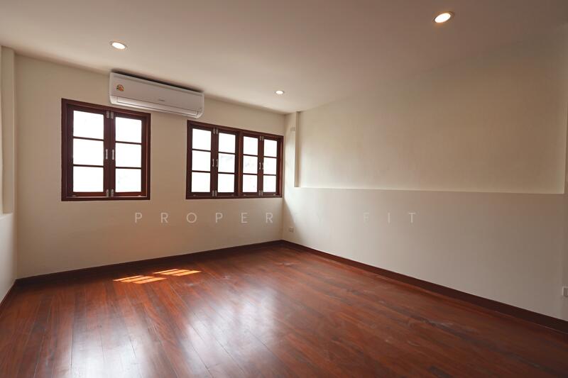 For Rent - Apartment Building 220 Sukhumvit Soi 1, Bangkok