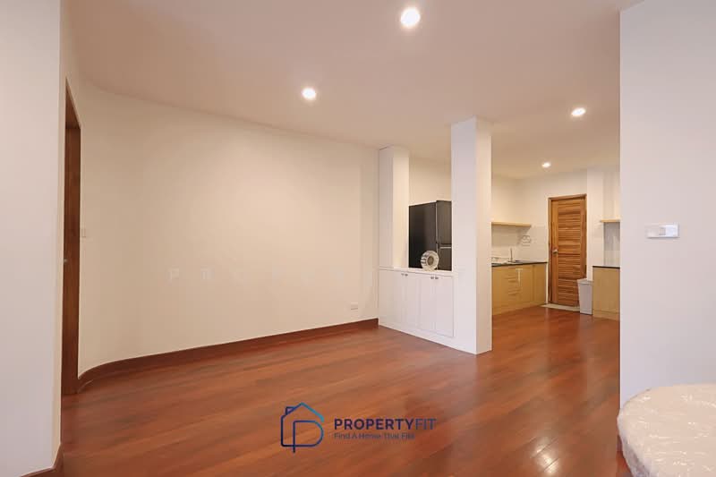 Apartment Building 220 Sukhumvit Soi 1, Bangkok, 220 Sukhumvit Soi 1, Khlongtoei Nua, Watthana, Bangkok, 1 Bedroom, 77 sqm, Apartment For Rent, by Property Fit, 500005279 - DDproperty.com