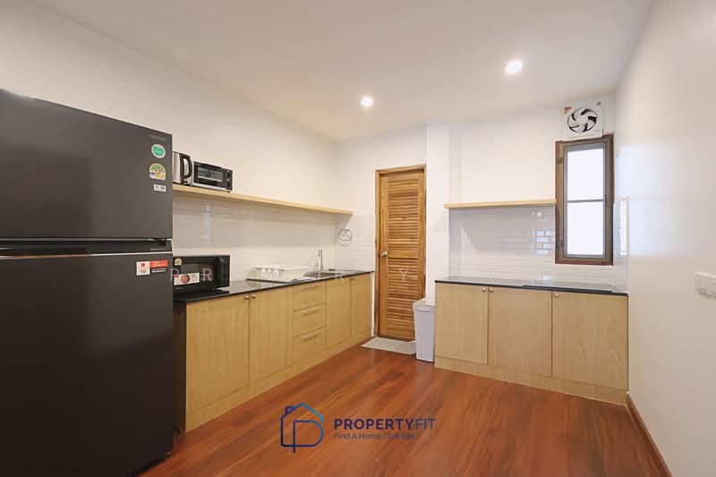 Apartment Building 220 Sukhumvit Soi 1, Bangkok, 220 Sukhumvit Soi 1, Khlongtoei Nua, Watthana, Bangkok, 1 Bedroom, 77 sqm, Apartment For Rent, by Property Fit, 500005279 - DDproperty.com