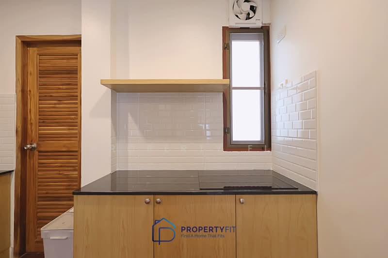 Apartment Building 220 Sukhumvit Soi 1, Bangkok, 220 Sukhumvit Soi 1, Khlongtoei Nua, Watthana, Bangkok, 1 Bedroom, 77 sqm, Apartment For Rent, by Property Fit, 500005279 - DDproperty.com