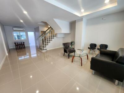 ขาย - ทาวน์เฮ้าส์ 3 ชั้น 21 ตรว. หมู่บ้านสิทธารมย์ รามอินทรา 45, กรุงเทพ