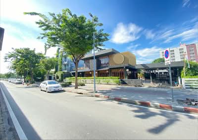 ขาย - ขายที่ดินพร้อมสิ่งปลูกสร้าง ติดถนนใหญ่ บางยี่ขัน ธนบุรี ใกล้สะพานพระราม 8 ทำเลศักยภาพสูง, กรุงเทพ