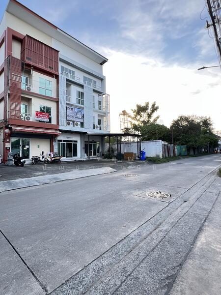 ขาย - ขายถูกอาคารพาณิชย์ 2 คูหา 4 ชั้น 70 ตารางวา ทำเลดี ใกล้ BTS แบริ่ง เดินทางสะดวกหลายเส้นทาง, สมุทรปราการ