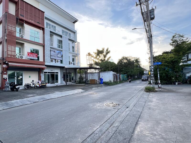 ขาย - ขายถูกอาคารพาณิชย์ 2 คูหา 4 ชั้น 70 ตารางวา ทำเลดี ใกล้ BTS แบริ่ง เดินทางสะดวกหลายเส้นทาง, สมุทรปราการ