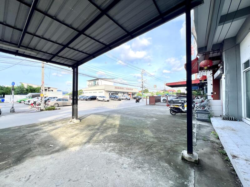 ขาย - ขายถูกอาคารพาณิชย์ 2 คูหา 4 ชั้น 70 ตารางวา ทำเลดี ใกล้ BTS แบริ่ง เดินทางสะดวกหลายเส้นทาง, สมุทรปราการ